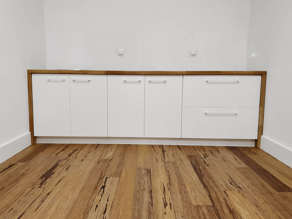 Projekty wnętrz, meble na zamówienie dla biura klinika imc