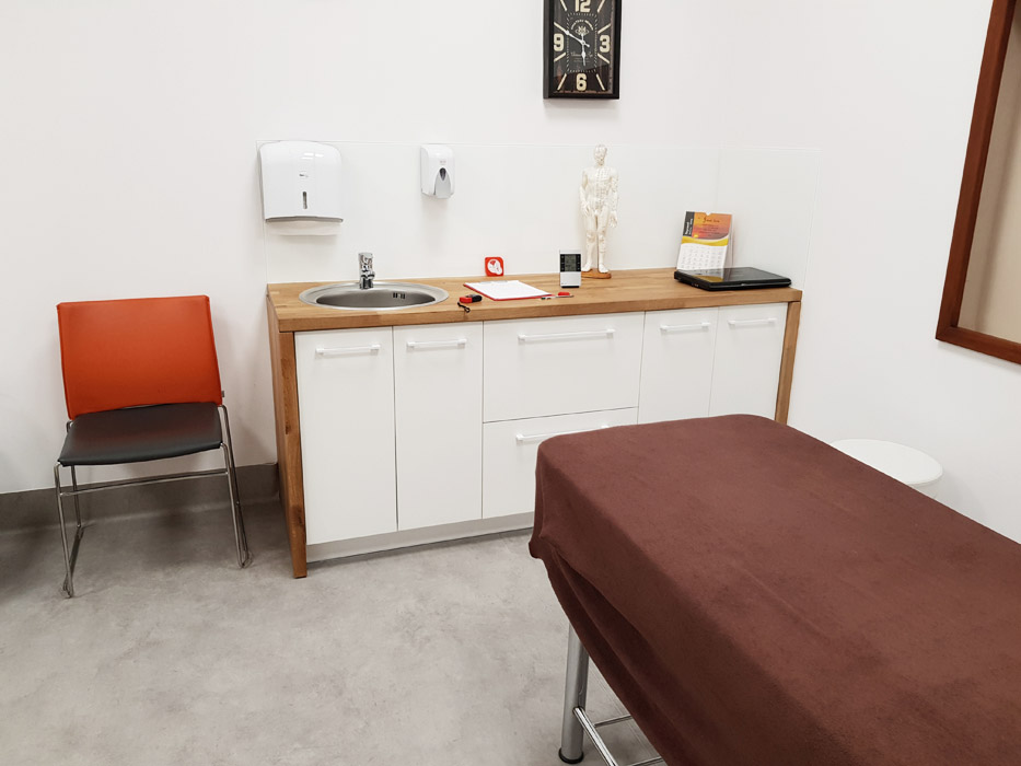 Projekty wnętrz, meble na zamówienie dla biura klinika imc